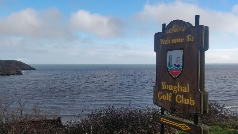 Signpost for Youghal Golf Club