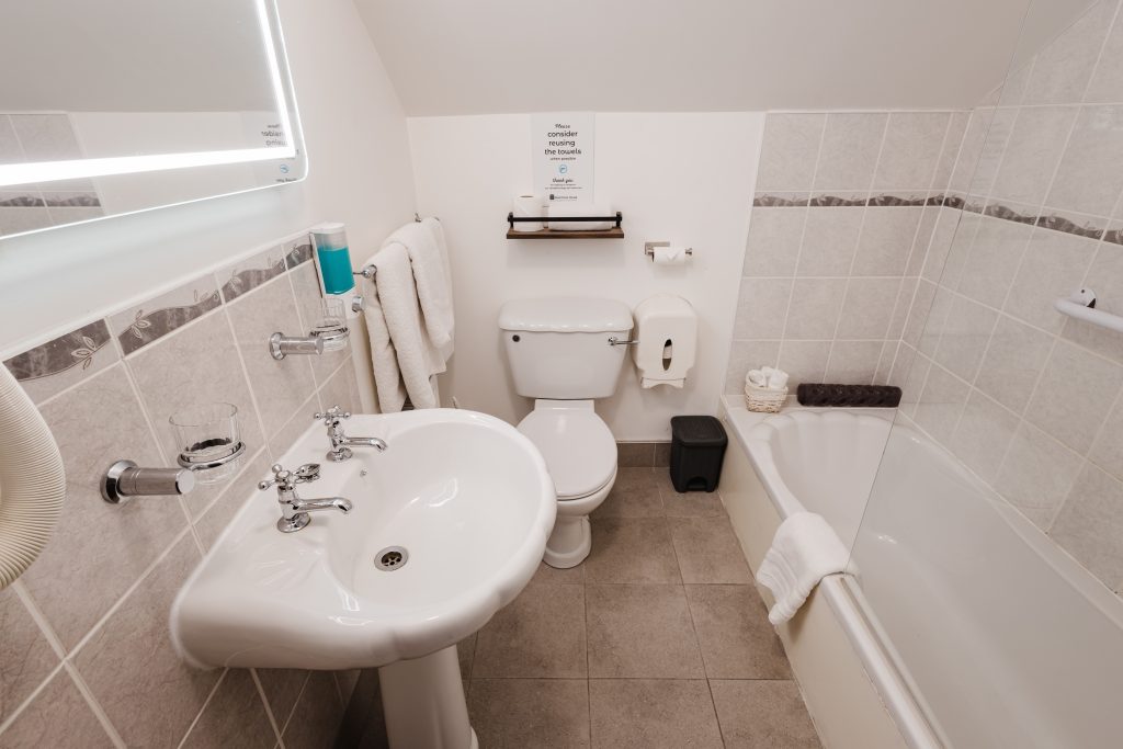 Room 7 ensuite bathroom